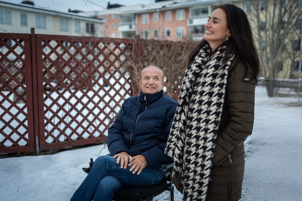 Tom and Tamara together outdoors on a snowy day